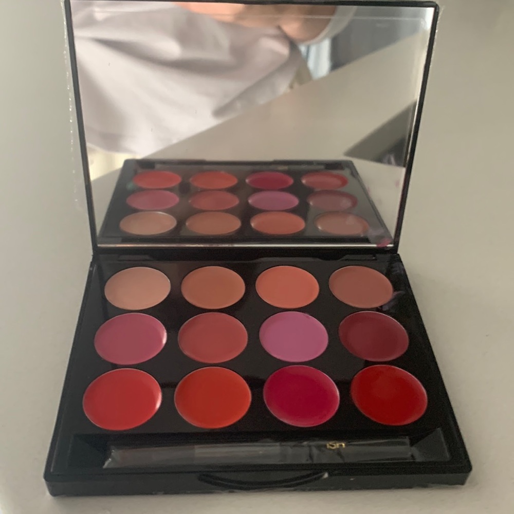 Ish lip statement palette